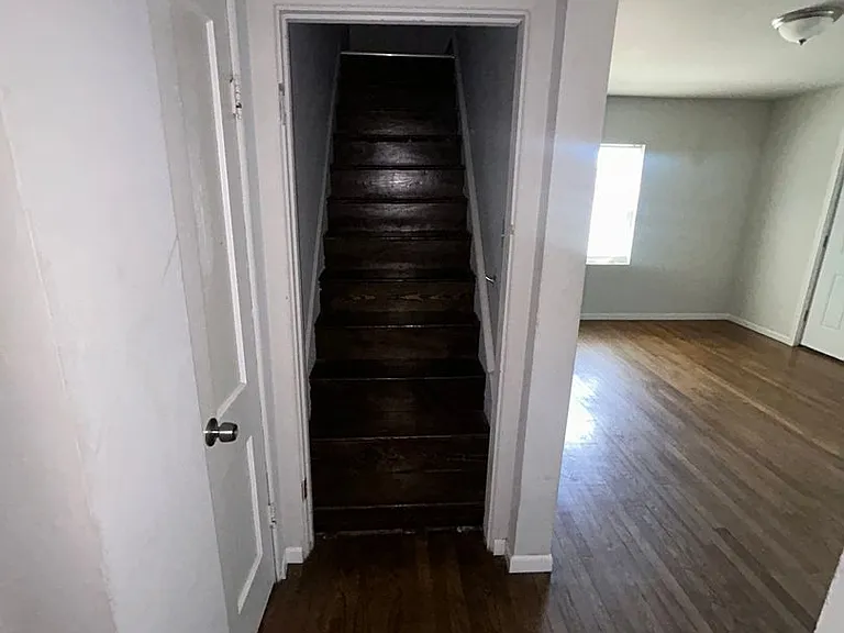 127 Marshall St — Photo 8