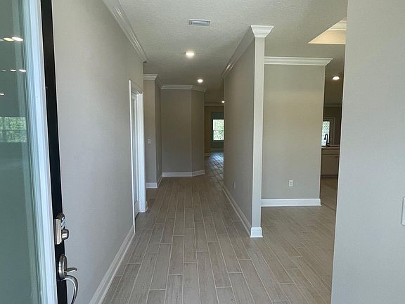 3rd image of 143 Lake Vista Ct