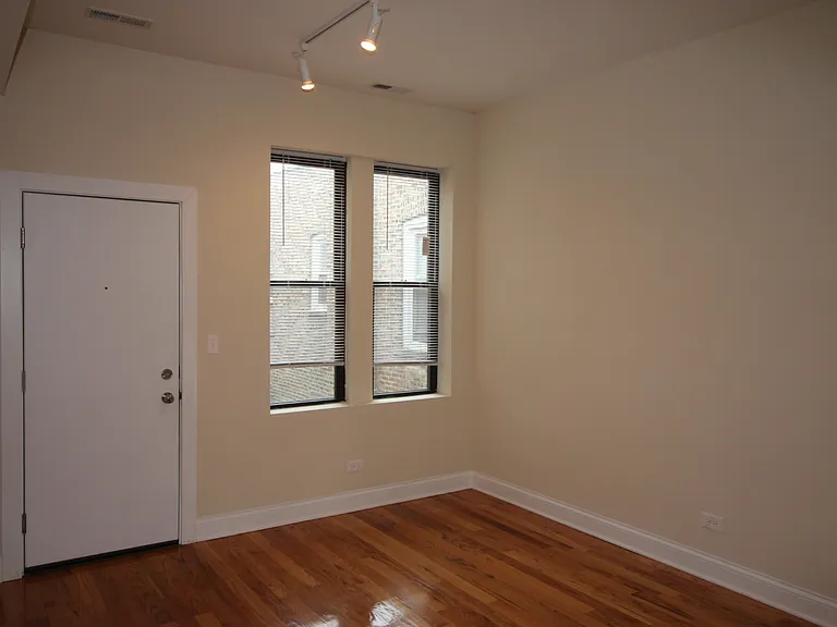 2540-42 W Augusta Blvd — Photo 6