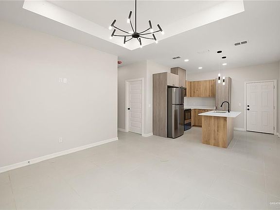 4th image of 2509 Hilltop Ave