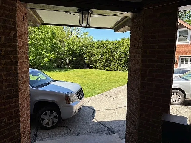 612 N State St — Photo 4
