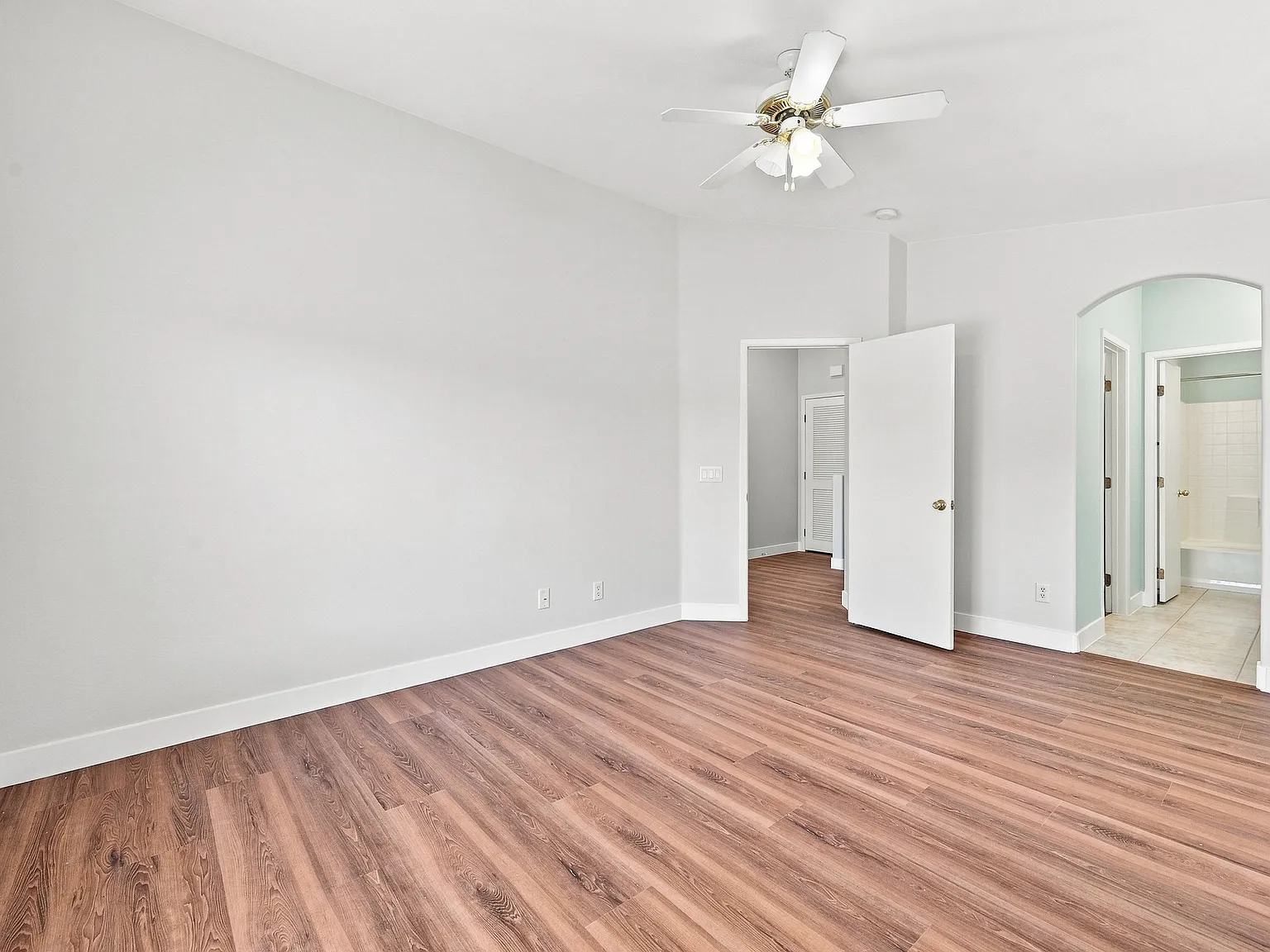 2 bed, 1069 sqft, $1,595 — Photo 2