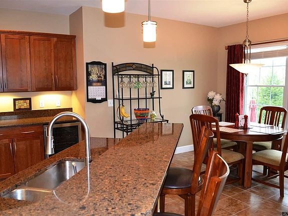3rd image of 9 Sheldon Dr