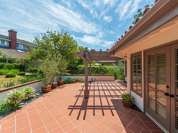 5th image of 16 Sausalito Cir W