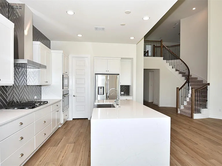 1804 Homestead Farms Dr — Photo 5