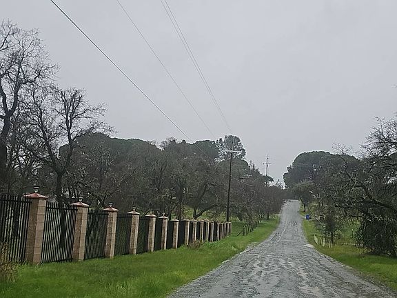 4th image of 3436 Davis Dr