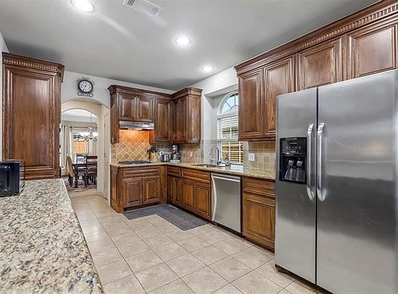 3rd image of 6244 El Capitan St
