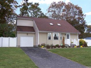 73 Presford Dr, Shirley, NY 11967