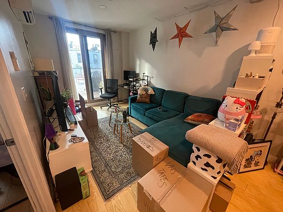 4th image of 379 Harman St APT 2G