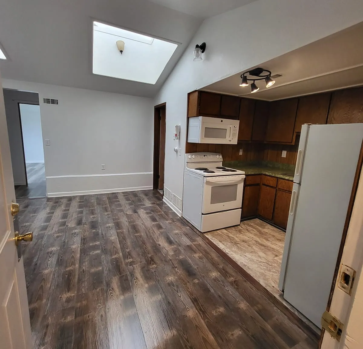 210 N Chestnut St — Photo 1