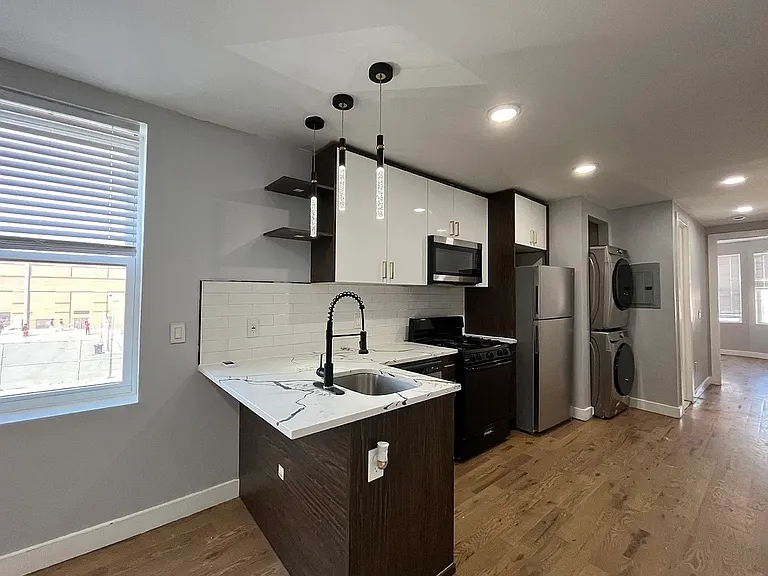 131 Hancock Ave #2D — Photo 3
