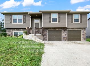 1403 8th Ter, Oak Grove, MO 64075