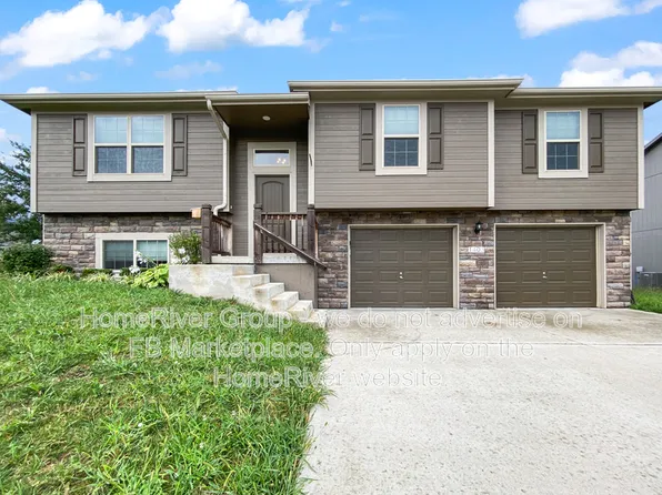 1403 8th Ter, Oak Grove, MO 64075
