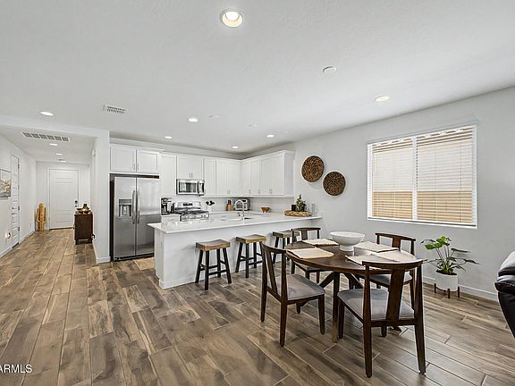 5th image of 1505 W J WALTZ Way