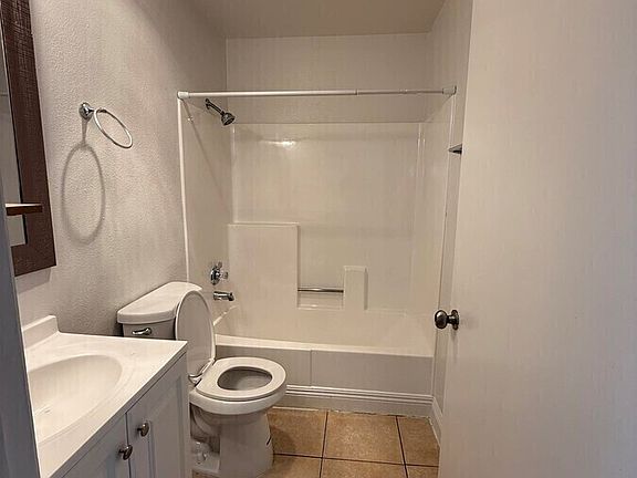 5th image of 3350 Drew St APT 302