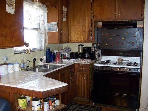5th image of 1813 E Oak Ave