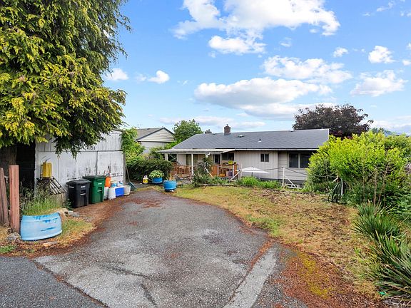 5th image of 4156 Castlewood Cres