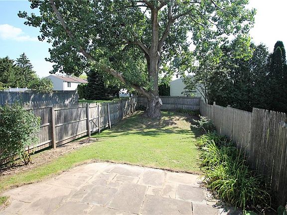 3rd image of 150 Willow Pond Way