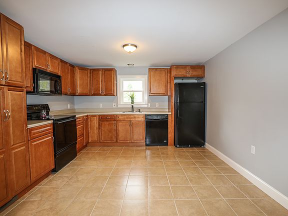 5th image of 132A N Main St #132A