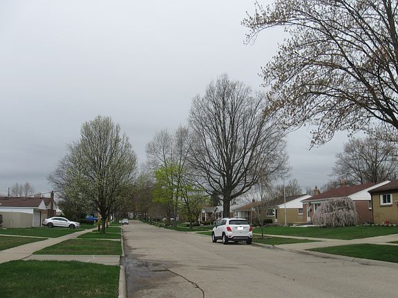 5th image of 23516 Filmore St