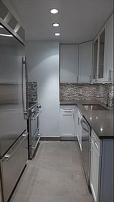 3rd image of 305 E 47th St #14A