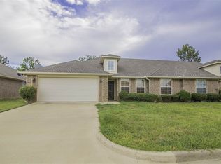 2222 Woodgrove Ln, Longview, TX 75605