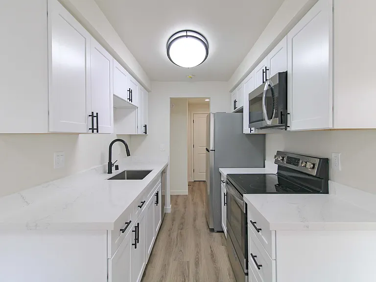 2 Bed 1 Bath - Kitchen