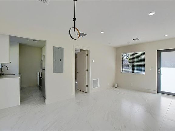 4th image of 2503 Oceanview Ave #B