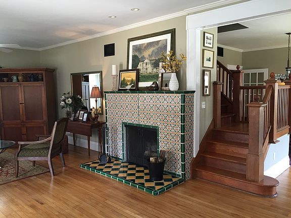 3rd image of 135 SE Martin Ave