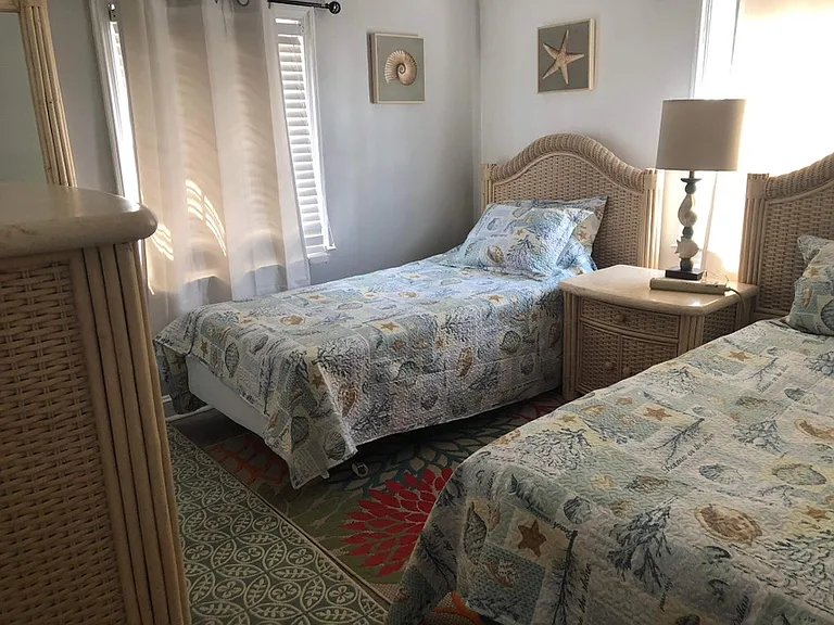118 N Wilson Ave #B — Photo 10