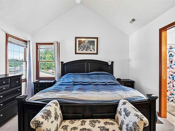 3rd image of 1683 Hulman Waye Ct