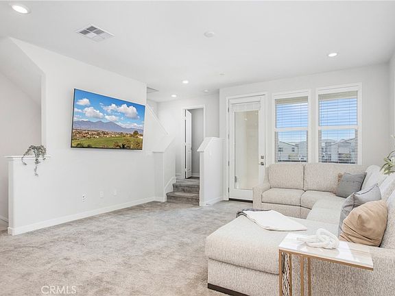 5th image of 116 Stetson Way
