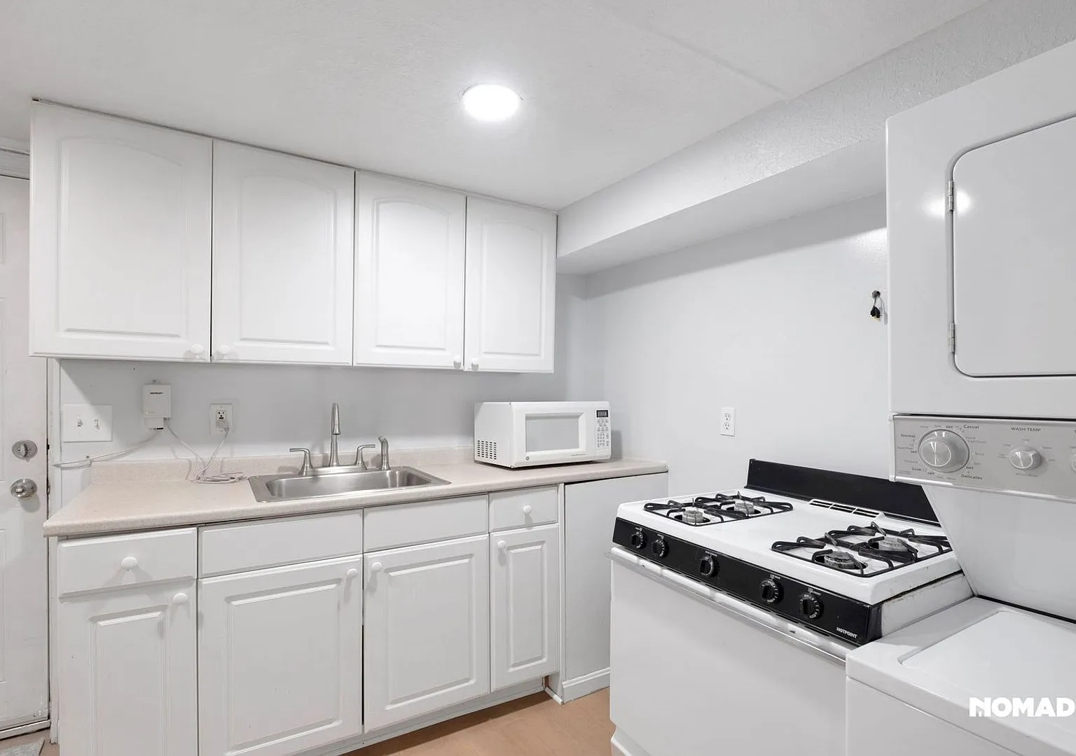 Updated Basement Apartment in College Park — Photo 1