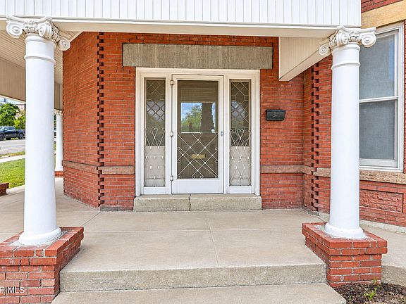 3rd image of 631 Prospect St
