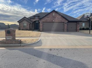 11736 SW 21st St, Yukon, OK 73099