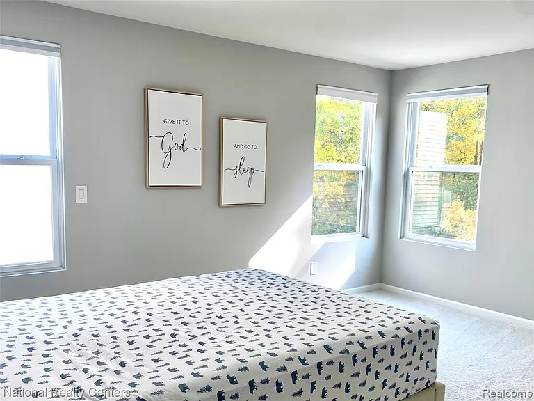 2835 Dillon Dr — Photo 15