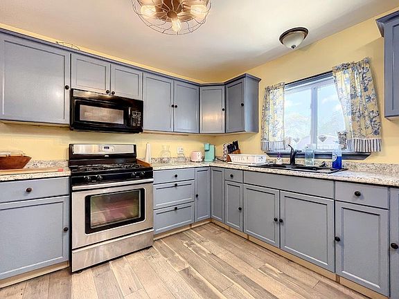 4th image of 2659 Arlington Ave