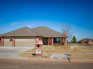 1900 Hebron Ct, Yukon, OK 73099