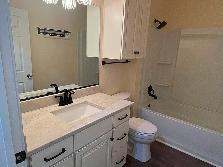 Guest/2nd bathroom