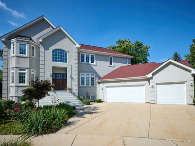 17W060 Burr Oak Ln, Willowbrook, IL, 60527