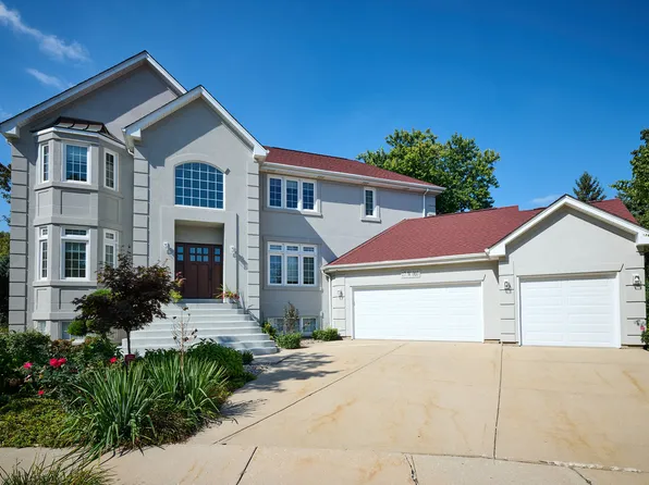 17W060 Burr Oak Ln, Willowbrook, IL 60527