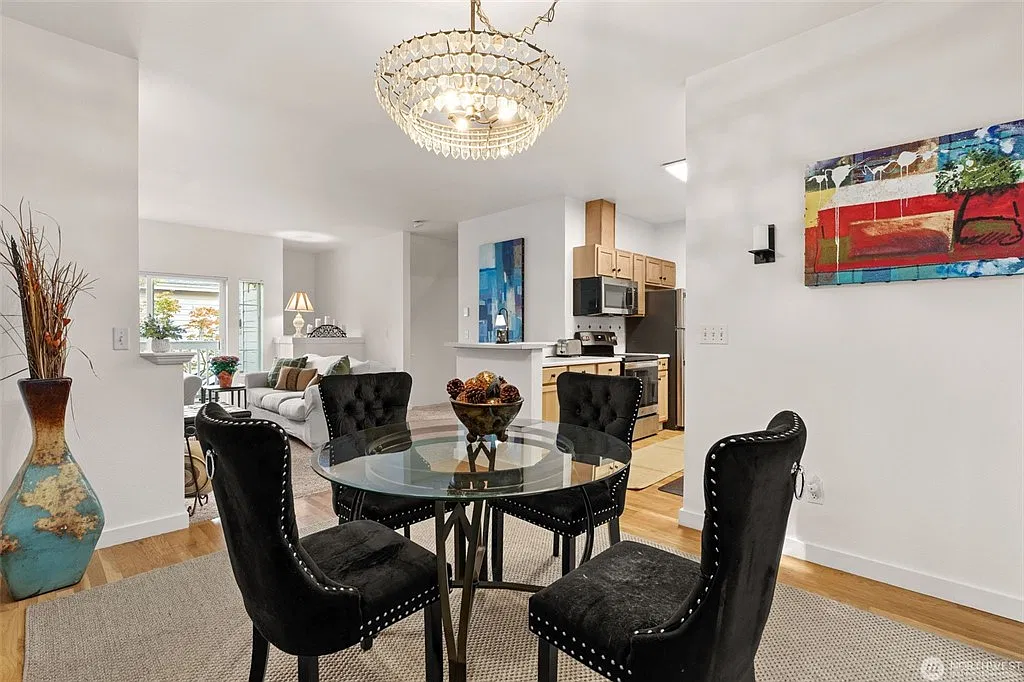 3 bed, 1961 sqft, $3,500 — Photo 4