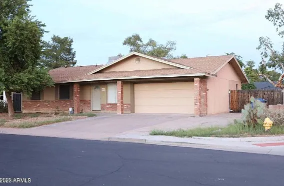 557 S Sunwood Cir — Photo 1