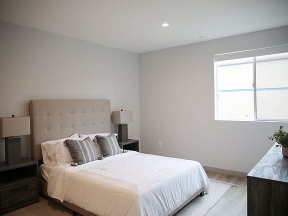 3rd image of 10925 Hartsook St APT 301