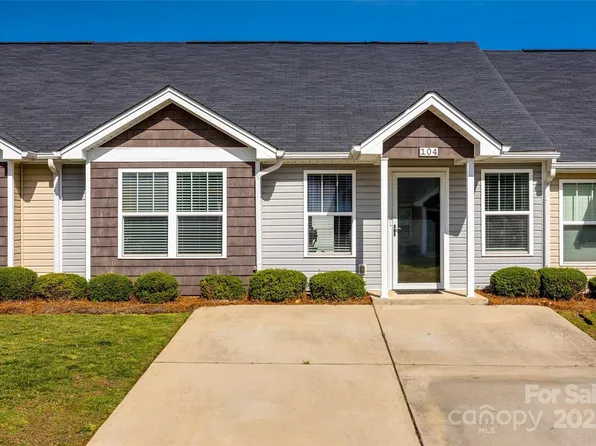 104 S Canyon Ridge Dr, Mount Holly, NC 28120