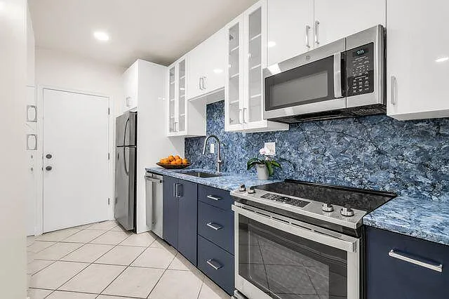 299 SW 7th St #1060 — Photo 12