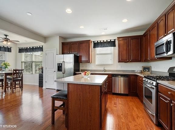 4th image of 3327 Hutchinson Ln