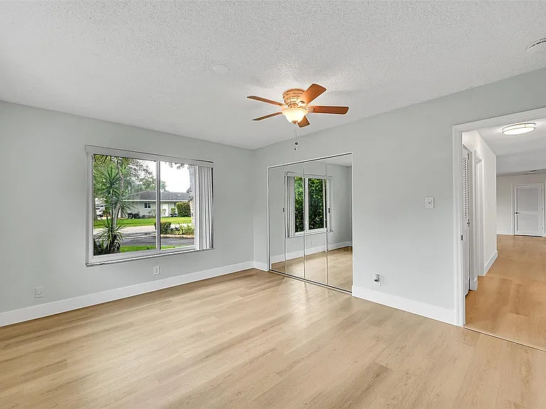 1480 SW 66th Ter #1480 — Photo 4