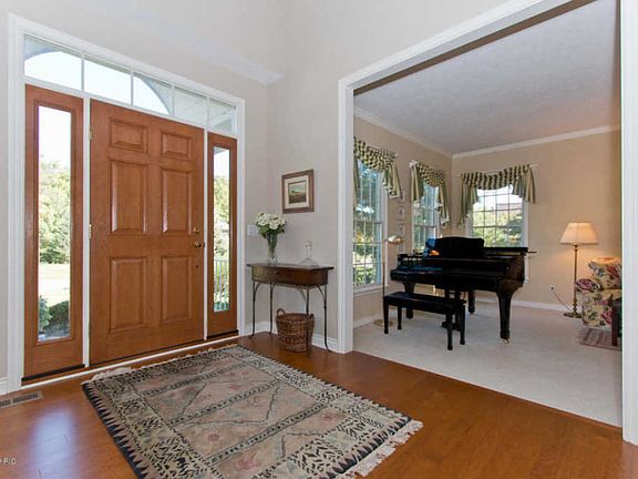 2nd image of 7904 Autumn Woods Dr SE