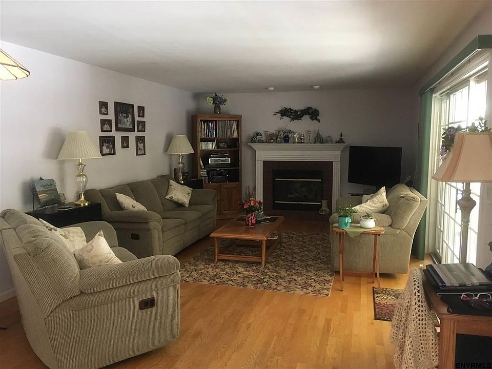 1st image of 23 Orchard Dr